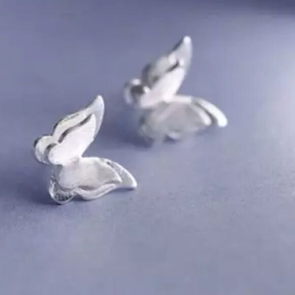 #45 NEW Sterling Silver Butterfly Stud Earrings - Picture 2 of 8